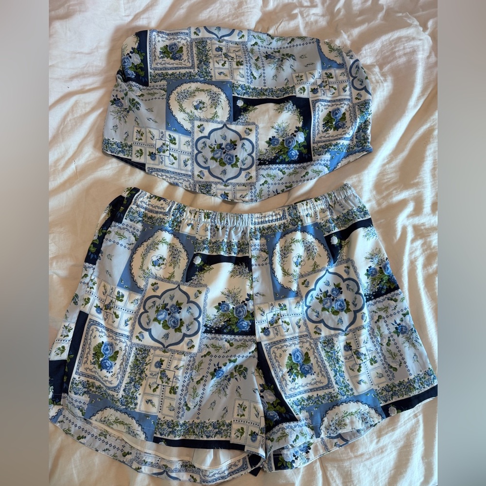 Abercrombie & Fitch Blue and White High Waist Shorts & Top